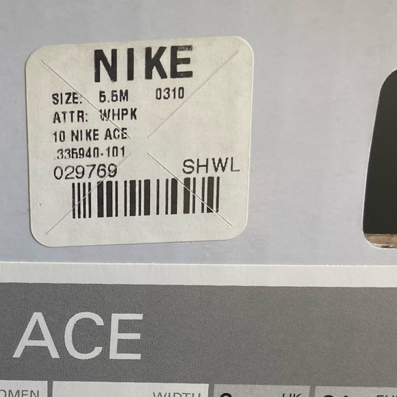 Brand new in box Women’s Nike Golf Shoes - Picture 8 of 8
